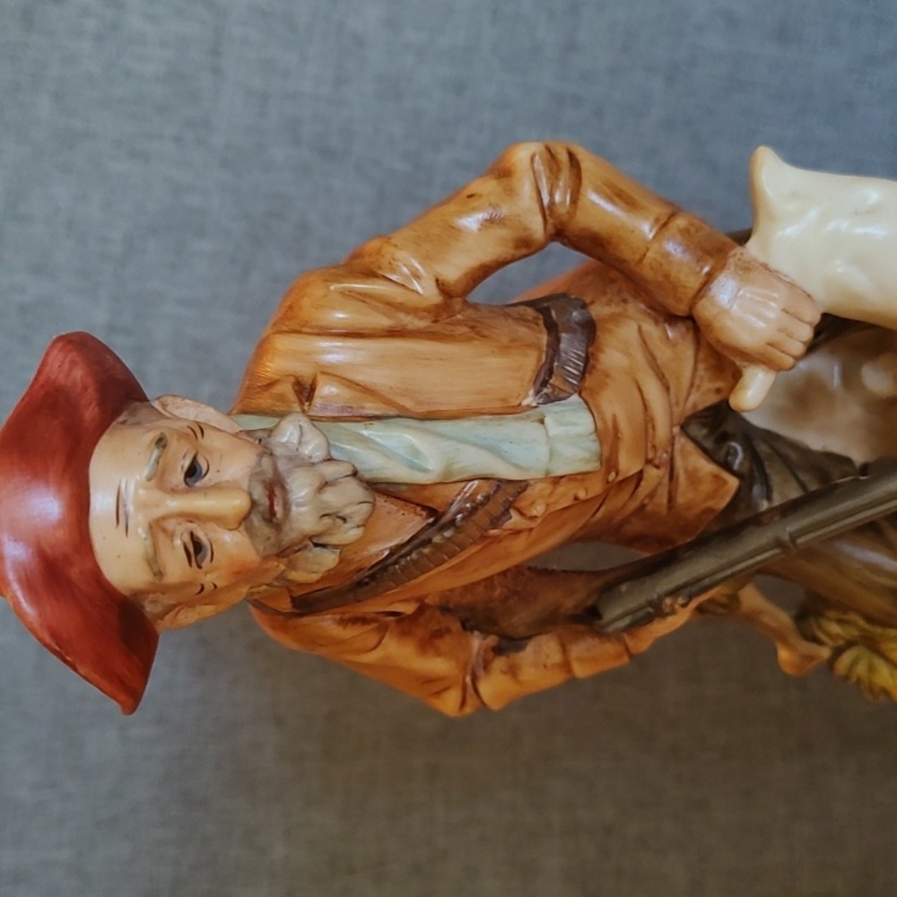 Vintage Lefton Ceramic Figurine Japan Old Man With Gun And Rabbit - Picture 2 of 8